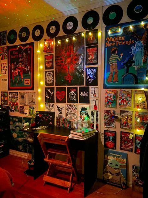 Classic Rock Room Aesthetic, Pop Punk Room, Bedroom Pop Aesthetic, Cluttercore Bedroom Aesthetic, Cluttercore Bedroom, Chaos Room, Chaotic Room, Cluttered Home, Cluttered Bedroom