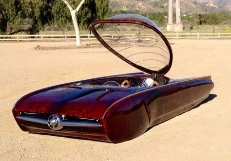 Originally belonged to George Jetson, then his son Elroy who lowered it and… Steampunk Vehicle, Vintage Auto's, Strange Cars, Custom Garages, Weird Cars, Futuristic Cars, Concept Car, Unique Cars, Retro Futurism