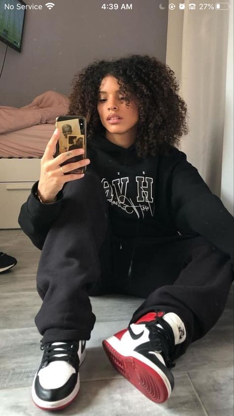 Masc Black Girls Outfits, Tomboy Black Women, Tom Boy Astetic Girl, Aaliyah Tomboy Aesthetic, Tom Boy Outfits Girl Black, Black Tomboy, Alt Girl Aesthetic Black Women, Looks Hip Hop, Cute Curly Hairstyles