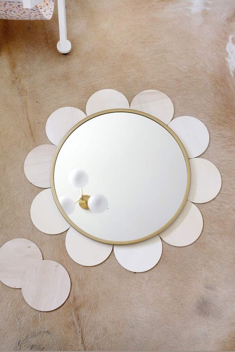 Round Mirror Diy, Kids Room Mirror, Boujee Apartment Living Room, Flower Mirror Diy, Diy Floral Mirror, Fun Mirrors, Daisy Mirror, Pot Of Gold Craft, Diy Round Mirror