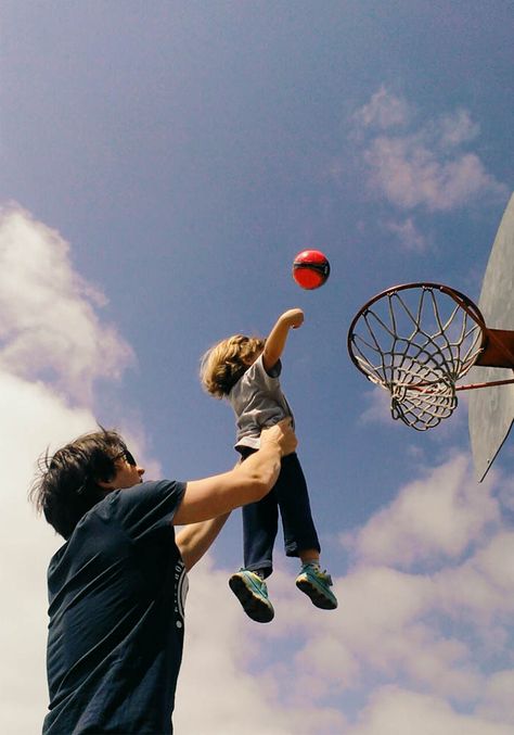 Family Basketball Photo Shoot, Sport Family Photoshoot, Day In The Life Photography, Father And Son Basketball, Running With Kids, Basketball Family, Basketball Couples, Father Son Photos, Family Branding