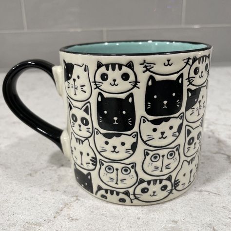 Last One! Adorable, Well-Made, Large Handle, Embossed Cats In Faces 18oz Coffee Mug 16oz Spectrum Designz White With Black Embossing And Aqua Green Inside, New! We Pack With Care And Ship Fast! Check Out Our Store And Let Us Know How We Can Serve You! Pretty Mugs, Face Mug, Pottery Crafts, Ceramics Ideas Pottery, Cool Mugs, Cute Cups, Cat Mug, Pottery Painting, Cute Mugs