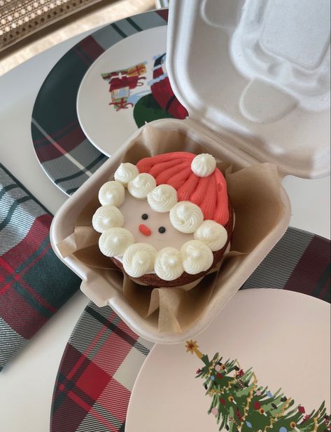 Christmas Bento Cake, Baking Red Velvet, Red Velvet And Cream Cheese, Christmas Bento, Christmas Birthday Cake, Cake Bento, Santa Cake, Cake Christmas, Bento Cake