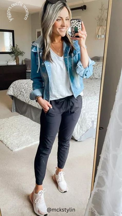 How To Style Joggers. Travel Outfit for Women. Joggers Travel Outfit, Outfit Jogger Pants, Pants Outfit For Women, Jogger Pants Outfit Women, Womens Joggers Outfit, Outfit Jogger, Joggers Outfit Women, Outfit Ideas Trendy, Autumn Styles