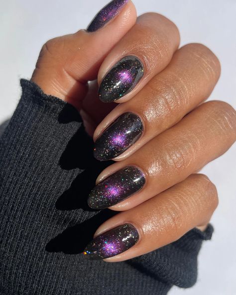 Black To Red Nails, Nails Magnetic, Dark Spells, Midsummer Dream, Magnetic Nails, Red 40, Nail Essentials, Holographic Glitter, Black Heart