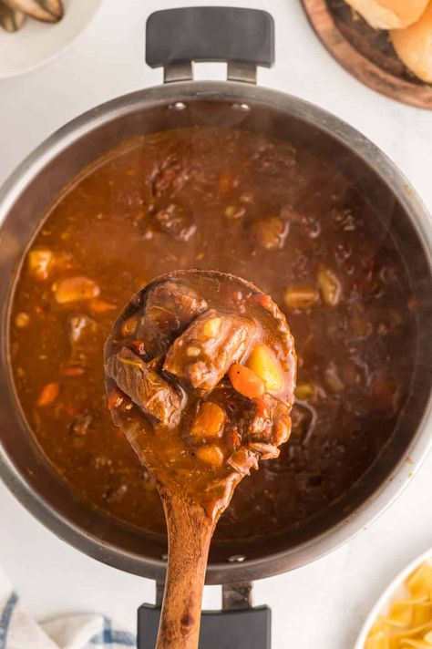 Instant Pot Hungarian Goulash - Busy Cooks Instant Pot Hungarian Goulash, Goulash Recipes Instant Pot, Vegan Goulash, Instant Pot Goulash, American Chop Suey, Goulash Soup, Potatoes And Veggies, Hungarian Goulash, Beef Potatoes