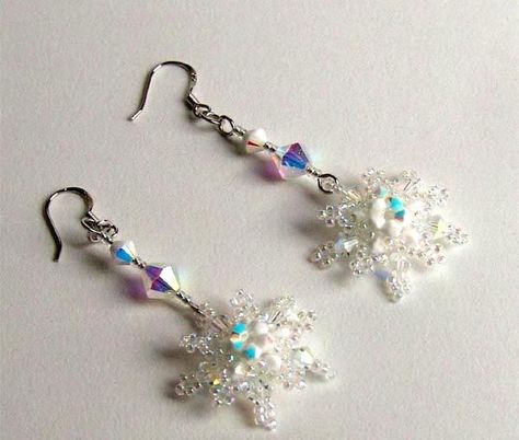 Diy Christmas Earrings, Free Beading Patterns, Free Beading Tutorials, Beads Magic, Beaded Snowflakes, Snowflake Earrings, Christmas Bead, Beaded Earrings Patterns, Best Website