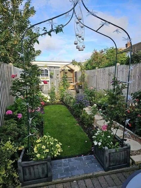 Interior & Exterior Harmony | My little English Garden in North London | Facebook Small English Garden, Garden Sitting Areas, Garden Archway, Shade Garden Design, Diy Backyard Patio, Garden Vines, London Garden, Side Garden, Plants Garden