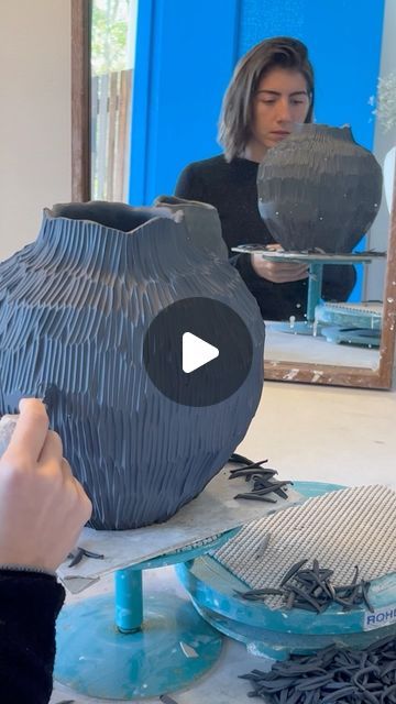 Black Clay Pottery, Ceramic Videos, Handbuilt Ceramics, Black Vases, Carved Pottery, Black Pottery, Black Vase, Pottery Techniques, Black Clay