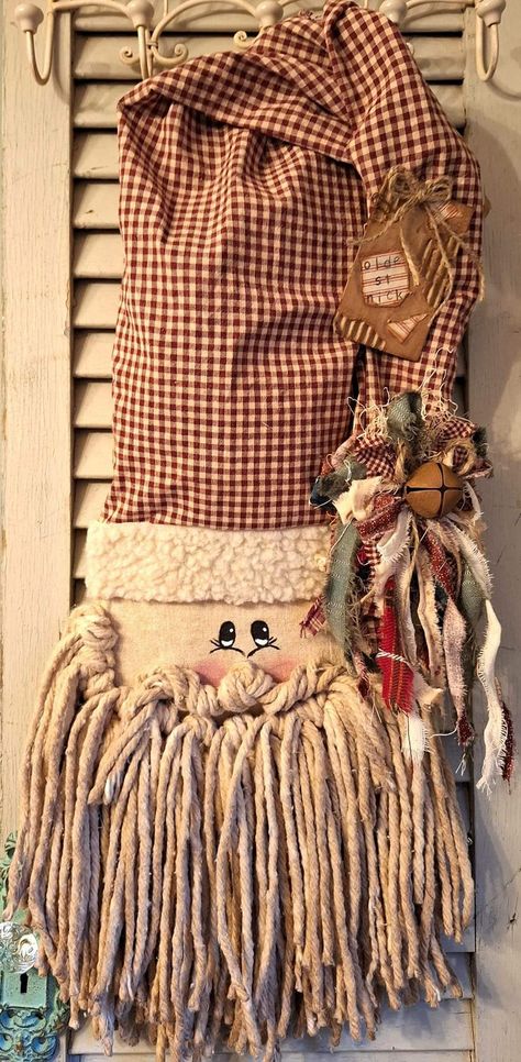 Mop Head Santa, Christmas Notes, Winter Diy Crafts, Santa Crafts, Christmas Note, Santa Decorations, Block Craft, Christmas Themes Decorations, Primitive Crafts