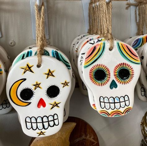 Sugar Skull Clay, Clay Sugar Skull, Sugar Skull Diy, Sugar Skull Crafts, Skull Ornaments, Skull Crafts, Halloween 2024, Garden Club, Sugar Skulls