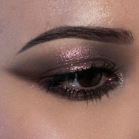 Andromeda: Red Gold Iridescent Metallic Eyeshadow Gelée Black Glittery Eyeshadow, Dark Glitter Eyeshadow, Wedding Makeup Dark, Smoky Metallic Eye, Flash Makeup, Silver Metallic Eyeshadow, Mystical Makeup, Dark Shimmer Eyeshadow, Mercury Retrograde Eyeshadow Looks