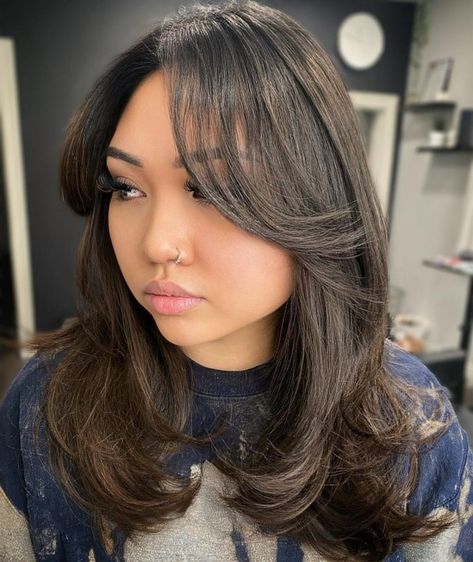 Round Face Long Curtain Bangs Haircut Cabelo Plus Size, Bangs Long Hair Round Face, Round Face Haircuts Medium, Medium Hair Round Face, Round Face Hairstyles Long, Haircuts For Round Face Shape, Chubby Face Haircuts, Bangs For Round Face, Bangs With Medium Hair