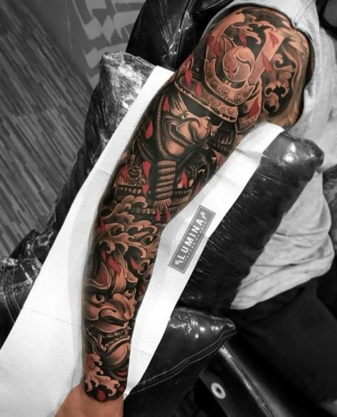 Tato Realis, Tattoo Japonais, Samurai Tattoo Sleeve, Japanese Leg Tattoo, Tattoos Japanese, Cool Shoulder Tattoos, Half Sleeve Tattoos Drawings, Samurai Tattoo Design, Skull Sleeve Tattoos