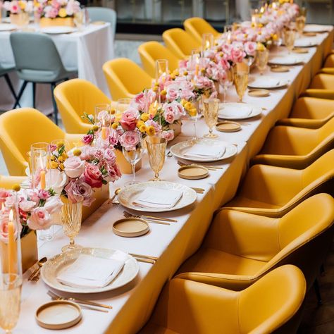 Who knew mustard yellow could look sooooo good. Event design by Sincerely Yours Events. Flowers by Rachael Clingen. #bridalshower #luncheon Yellow Dinner Party, Picnic Decor, Gold Table Setting, Table Picnic, Yellow Party, Yellow Birthday, Picnic Decorations, Dinner Party Table, Yellow Chair