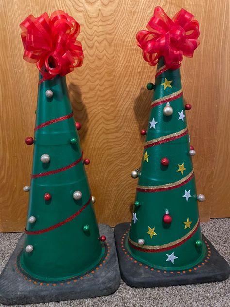 Decorate traffic cones like Christmas trees ! Traffic Cone Christmas Tree, Road Cone Art, Painting Traffic Cones Ideas, Wierd Decor, Traffic Cone Decoration Ideas, Cone Painting Ideas, Traffic Cone Painting Ideas, Traffic Cone Ideas, Painting On Traffic Cone