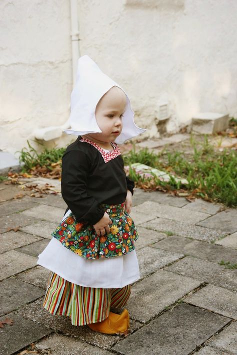 Little Dutch Girl Costume Dutch Folk Dress, Dutch Traditional Dress, Unique Humans, Netherlands Costume, Traditional Dutch Clothing, Dutch Costume, Culture Dress, Pella Iowa, Dutch People