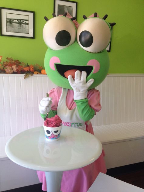 The more premium frozen yogurt from Sweet Frog Knoxville, TN the better! Sweet Frogs Frozen Yogurt, Sweet Frog Frozen Yogurt Aesthetic, Sweet Frog Frozen Yogurt, Yogurt Ideas, Sweet Frog, Very Hungry, Knoxville Tn, Frozen Yogurt, Yogurt