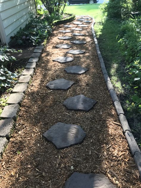 Mulch Walkway Stepping Stones, Path Around House, Mulch Stepping Stone Path, Garden Bed Walkway, Mulch And Stepping Stone Path, Mulch Garden Path, Front Yard Garden Path, Stepping Stone Paths, Patio Pergola