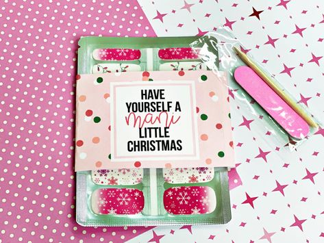 Gift a quick manicure with these adorable Christmas Nail Wraps Gift with Free Printable. A great gift idea for friends. #giftideas #nailgiftideas #freeprintablegifttags Pedicure Gift Basket, Mistletoe Gift, Free Christmas Tags, Free Christmas Tags Printable, Salon Gift Card, Girly Christmas Gifts, Kids Party Crafts, Miscellaneous Gifts, Creative Wrapping