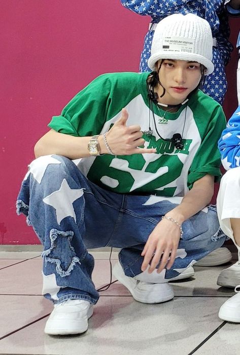 Hyunjin Green Outfit, Cute Ferrets Aesthetic, Ferrets Aesthetic, Hyunjin Fashion, Skz Cute, Stray Kids Fashion, Eyebrow Slits, Puma Fashion, Stray Kids Outfits