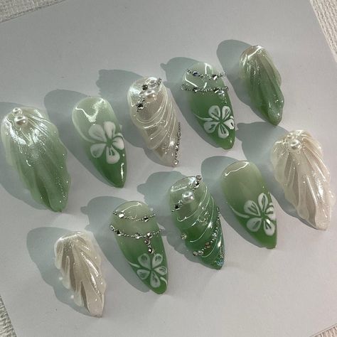 Unique acrylic nails #zicxa-photos #zicxa #images #background #wallpaper #freepik #shutterstock #VN Jade Nails, Butterfly Nail Designs, Boho Nails, Band Nails, Simple Gel Nails, Really Cute Nails, Unique Acrylic Nails, Dream Nails, Nail Inspiration