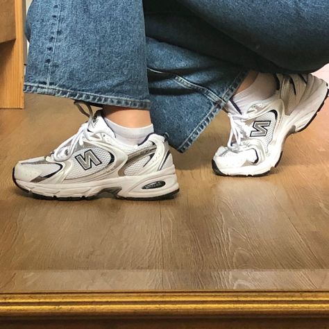 Nike New Balance 530 Outfit, Chunky Trainers New Balance, New Balance 530 White Indigo, New Balance Shoes Woman, Ne Balance 530, Dad Tennis Shoes, Sneaker Inspo Aesthetic, Chunky Dad Sneakers Outfit, New Balance 408 Outfit