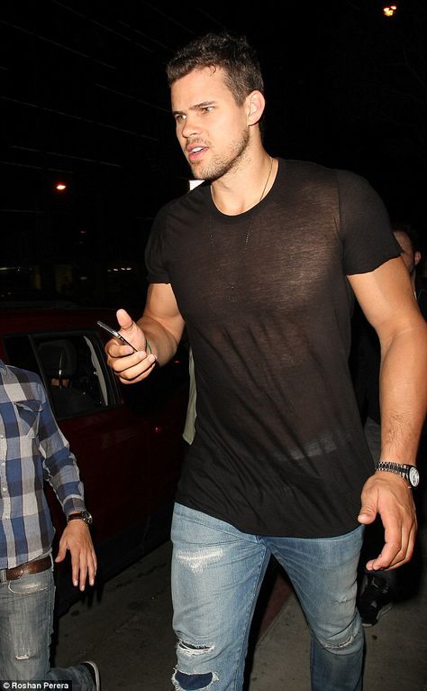 Kris Humphries Chris Humphries, Kris Humphries, Leather Clothes, Leather Outfit, Nicki Minaj, Celebrities Male, Men's Fashion, Prince, Encouragement