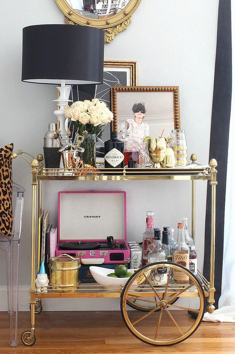 Bar Cart Styling Ideas and Tips Bar Deco, Diy Bar Cart, Gold Bar Cart, Bar Cart Styling, Smart Tiles, Bar Cart Decor, Mini Bars, Ideas Hogar, Diy Bar