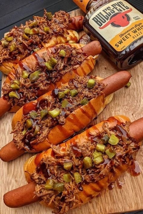 Grilled Pulled Pork, Bacon Burger Recipes, Fluffy Bun, Street Food Business, Whiskey Sauce, Hot Dogs Recipes, Gourmet Hot Dogs, Simple Family Meals, Hot Dog Recipes