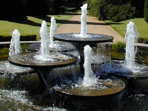 Cambridge, UK, botanic garden fountain Modern Outdoor Fountains, Backyard Water Fountains, Yard Fountain, Water Fountain Design, Garden Water Features, Fountain Ideas, Outdoor Water Features, Diy Water Fountain, Garden Water Fountains