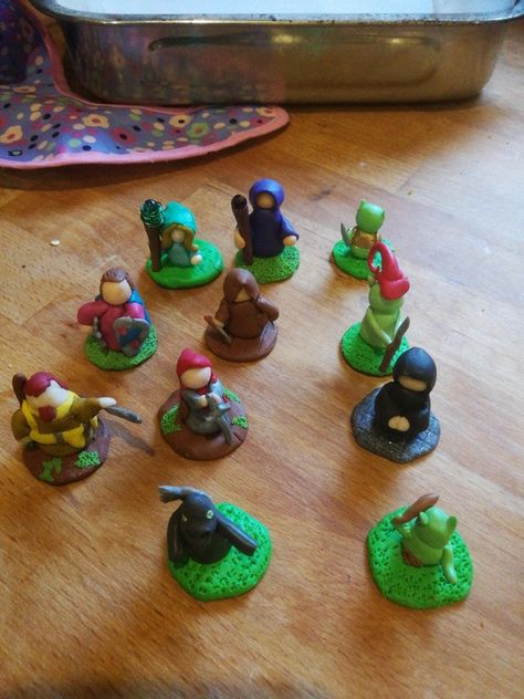 [OC] polymer clay mini's made with the kids. : DnD Dnd Clay Figures, Polymer Clay Dnd Miniatures, Dnd Clay Crafts, Miniature Figures Fantasy, Dungeons And Dragons Diy, Dnd Figures, Dnd Diy, Dnd Crafts, Dnd Mini