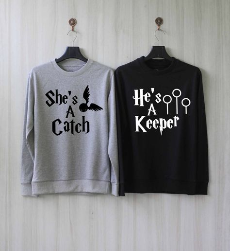 Catch and Keeper Sweatshirts ($20) Funny Harry Potter Shirts, Harry Potter Couples, Universal Trip, Citate Harry Potter, Stile Harry Potter, Under A Spell, Universal Vacation, Universal Shirts, Couple Design