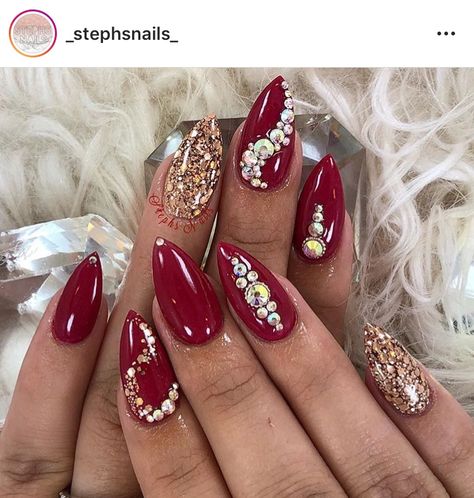 Art Tips And Tricks, Red Wedding Nails, Creative Nail Ideas, Water Nail Art, Red And Gold Nails, Red Nail Art Designs, Bridal Nails Designs, Engagement Nails, Bridal Nail