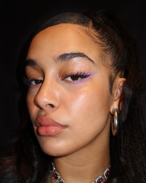 Matte lilac lifted eyes with a radiant skin & a wet lip Makeup for @jorjasmith_ for her latest "Go Go Go" Music Video Shot in Marseille… | Instagram Lilac Eyeliner, Wet Eyeliner, Colorful Eyeliner Looks, Lilac Eye Makeup, Eyeliner Tape, Navy Eyeliner, Beautiful Skin Foundation, Lilac Eye, Teal Eyeshadow