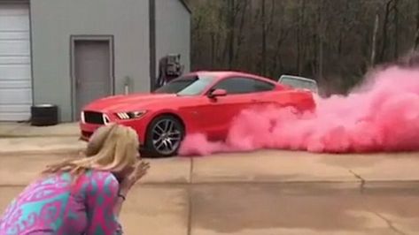 Mustang Gender Reveal, Party Planning Checklist, Gender Reveal Themes, Video Baby, Baby Event, Gender Reveals, Baby Gender Reveal Party, Baby Gender Reveal, Reveal Ideas