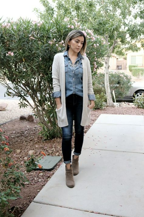 Denim on denim outfit, chambray shirt outfit, cardigan outfit, fall outfits, layering outfits Blue Jean Shirt Outfits, Chambray Shirt Outfit, Denim Shirt Outfit Women, Cardigan Outfit Fall, Jean Shirt Outfits, Chambray Shirt Outfits, Denim On Denim Outfit, Cardigan Fall Outfit, Chambray Shirts