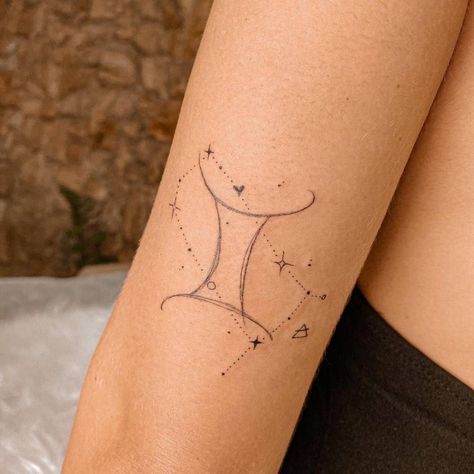 Elegant Gemini Tattoos, Gemini Design Tattoo, Tattoo Ideas Astrology Gemini, Pretty Gemini Tattoo, Gemini Tattoo Line Art, Genimi Tattoo Ideas, Astrology Tattoo Gemini, Gemini Line Tattoo, Gemini Constilation Tattoo