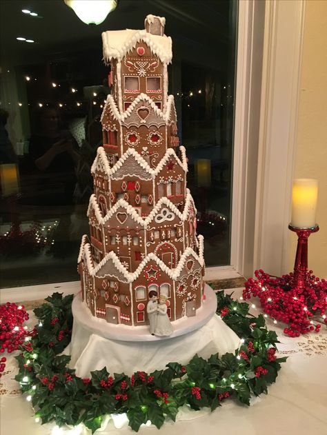 Gingerbread House wedding cake! Gingerbread House Wedding Centerpiece, Gingerbread House Wedding Cake, Christmas Wedding Cakes, House Cake, House Wedding, Christmas 2024, Cake Decoration, Christmas Wedding, Christmas Baking