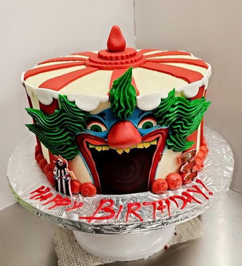 Scary Clown Cake, Circus Cake Ideas, Clown Birthday Cake, Cake Challenge, Circus Theme Cakes, Halloween Dessert Table, Scary Cakes, Clown Cake, Carnival Cakes