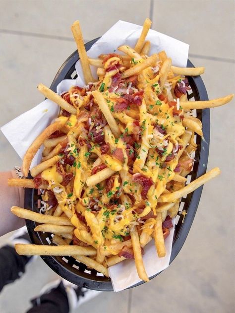 Cheese French Fries, Bacon Burger, Food Therapy, Cheese Fries, Food Obsession, Easy Chicken Recipes, French Fries, Food Cravings, I Love Food