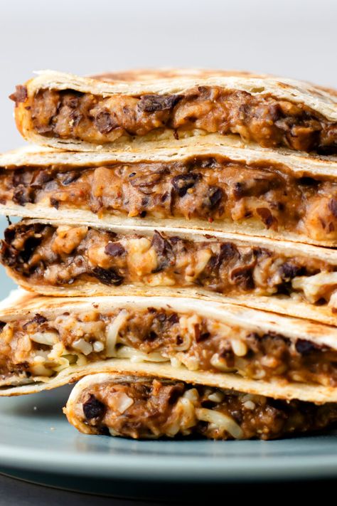 Amazing Black Beanadillas Apple Pork Chops Baked, Salmon Tray Bake, Healthy Quesadilla Recipe, Crab And Corn, Healthy Quesadilla, Black Bean Quesadilla, Taco Bowl Recipe, Snack Craving, Corn Salad