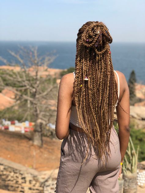 Marley Twists With Highlights, Honey Blonde Marley Twists, Blonde Marley Twists Black Women, Marley Twists Blonde, Honey Blonde Twists Black Women, Ombre Marley Twists, Blonde Marley Twists, Blonde Twists Black Women, Afro Minimalist