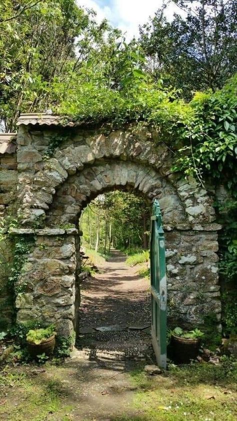 Gate Garden, Stone Arch, Instagram Direct, Stone Garden, 수채화 그림, Garden Gate, Interior Modern, Garden Doors, Beautiful Doors