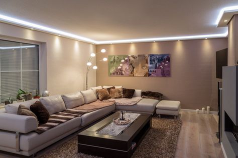 Led Strips Wohnzimmer Ideen Wir erwarten täglich eine erstaunliche Anzahl von Funktionen von unserem Wohnzimmer. Es muss unsere Gäste stilvoll unterbr... #ledstripesideenwohnzimmer #ledstripswohnzimmerideen Check more at https://wohnzimmer.my.id/led-strips-wohnzimmer-ideen/ Accent Lighting Living Room, Dining Room Ceiling, Bright Living Room, Ceiling Light Design, Room Apartment, Reno Ideas, False Ceiling Design, Bedroom Ceiling Light, Design Del Prodotto