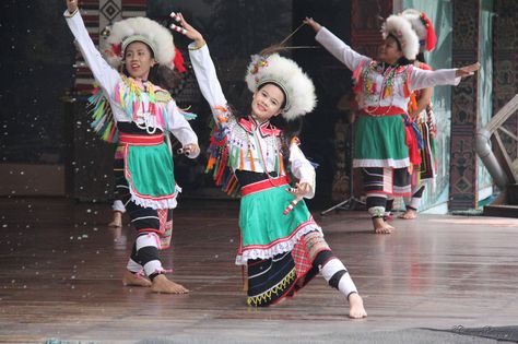 https://flic.kr/p/DxcUUK | Culture dance - Taiwan | Culture dance - Taiwan Taiwan Traditional Clothes, Korean Folk Dance, Tinikling Folk Dance, Binasuan Folk Dance, Taiwan Culture, Folk Dances Of India, Cultural Dance, Taiwan, Music