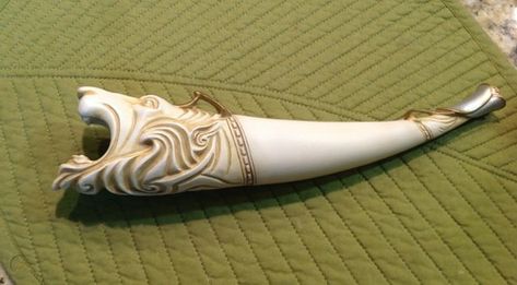 Susan's Horn Narnia, Narnia Props, Chronicles Of Narnia Movie, Chronicles Of Narnia Aslan, Archery Dress, Narnia Movie, Narnia Aslan, Narnia 1, Narnia 2