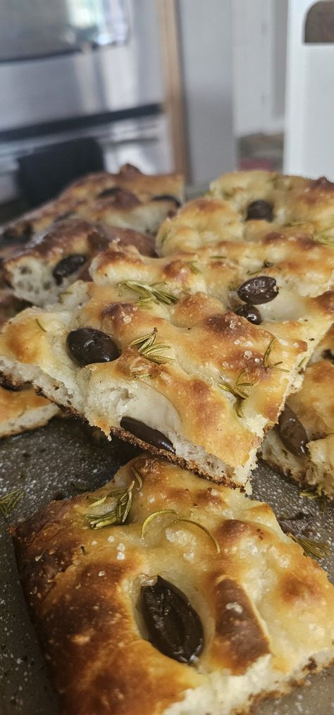 Easy Can do Focaccia bread - Loriana Shea Cooks Faccocia Bread Recipe, Cinnamon Focaccia, Foccacia Bread Recipes, Bread Roast, Foccacia Bread, Sandwich Sauces, Frozen Bread Dough, Pizza Salad, Focaccia Recipe