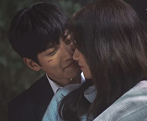 Ji Chang Wook And Yoona, K2 Korean Drama, Yoona Ji Chang Wook, The K2 Korean Drama, Ji Chang Wook Smile, Drama Fever, Suspicious Partner, Drama Gif, The K2