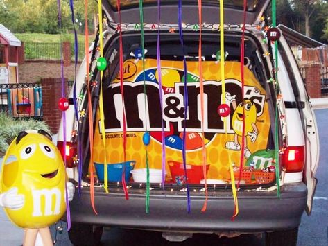 Truck Or Treat Decorations - Automotive News Church Trunk, Halloween Car Decorations, Trunk Or Treat Ideas, Fall Carnival, Halloween Contacts, Treat Ideas, Creative Activities For Kids, Trunk Or Treat, Fall Halloween Decor